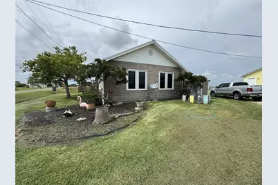 549 Marshall Johnson Avenue S, Port Lavaca, TX 77979 - Photo 3