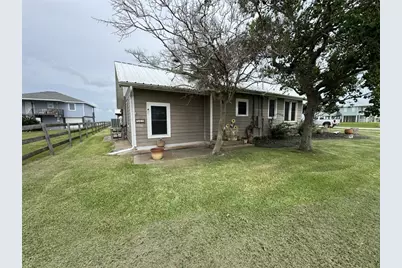 549 Marshall Johnson Avenue S, Port Lavaca, TX 77979 - Photo 5