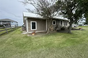 549 Marshall Johnson Ave S, Port Lavaca, TX 77979 - Photo 5