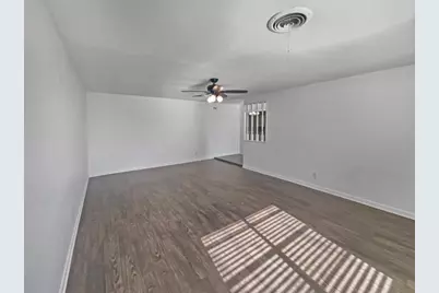 1105 E 17th Street, Georgetown, TX 78626 - Photo 3