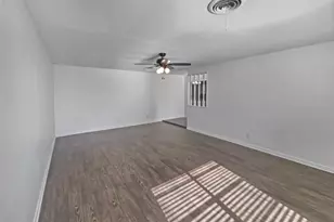 1105 E 17th St, Georgetown, TX 78626 - Photo 3