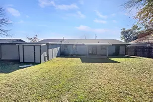 1105 E 17th St, Georgetown, TX 78626 - Photo 5
