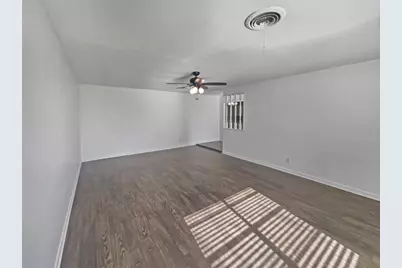 1105 E 17th Street, Georgetown, TX 78626 - Photo 3