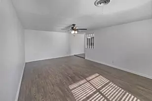 1105 E 17th St, Georgetown, TX 78626 - Photo 3