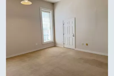 2 Depot Square #D, Elgin, TX 78621 - Photo 3