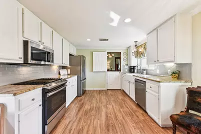 419 W San Antonio Street, Lockhart, TX 78644 - Photo 13