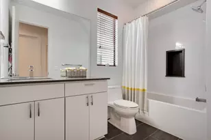 1009 E 12th St, Austin, TX 78702 - Photo 21