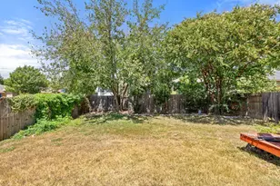 2002 Charlotte Estates Dr, Austin, TX 78744 - Photo 33