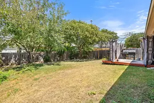 2002 Charlotte Estates Dr, Austin, TX 78744 - Photo 35