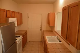 112 G Sandstone Dr, Jarrell, TX 76537 - Photo 3