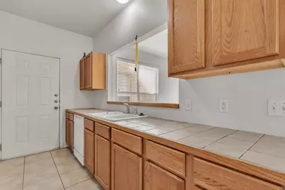 112 G Sandstone Drive #G, Jarrell, TX 76537 - Photo 5