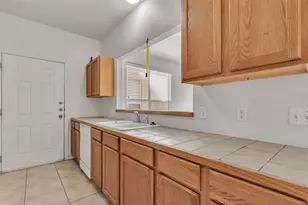 112 G Sandstone Dr, Jarrell, TX 76537 - Photo 5