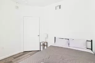 911 W 22nd St, Austin, TX 78705 - Photo 9