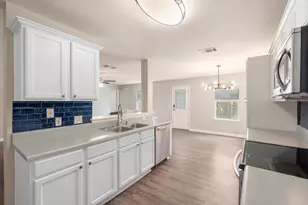 3003 Meadow Ln, Taylor, TX 76574 - Photo 7