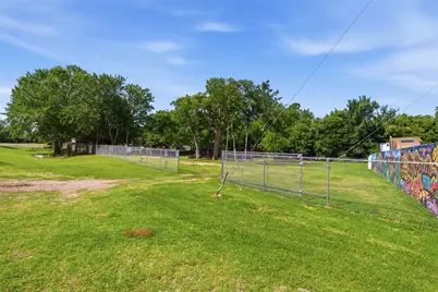 320 S Wilcox Street, Rockdale, TX 76567 - Photo 5