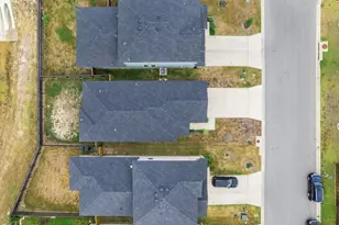 104 Katie Elder Dr, Jarrell, TX 76537 - Photo 33