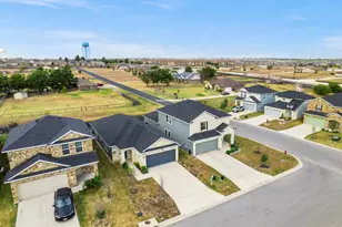 104 Katie Elder Dr, Jarrell, TX 76537 - Photo 31