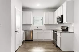 104 Katie Elder Dr, Jarrell, TX 76537 - Photo 11