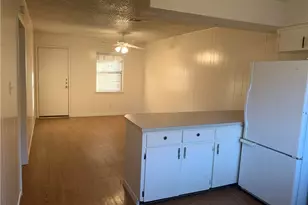 908 Emile St, Bastrop, TX 78602 - Photo 5