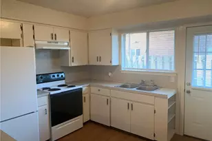 908 Emile St, Bastrop, TX 78602 - Photo 3