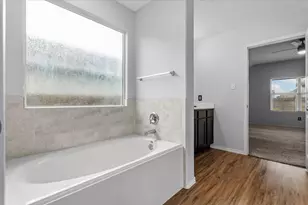 105 Guardian Angel Ct, Jarrell, TX 76537 - Photo 25