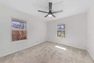 1704 Shelbourne Dr, Austin, TX 78752 - Photo 33