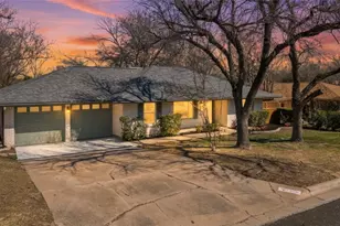 1704 Shelbourne Dr, Austin, TX 78752 - Photo 1
