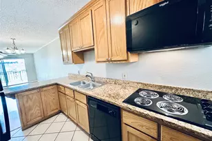 601 W 11th St, Austin, TX 78701 - Photo 11