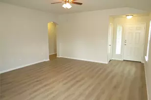 375 Musgrav, Kyle, TX 78640 - Photo 3