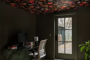 2613 E 2nd St, Austin, TX 78702 - Photo 15