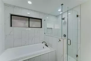7704 Bramblewood Cir, Austin, TX 78731 - Photo 15