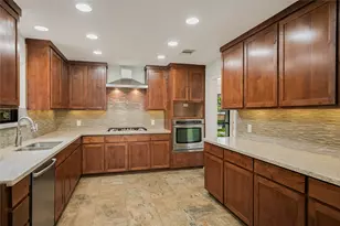 7704 Bramblewood Cir, Austin, TX 78731 - Photo 9