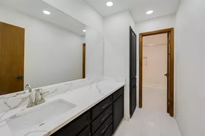 7704 Bramblewood Circle, Austin, TX 78731 - Photo 17