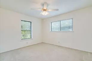 985 N Chambers St, Giddings, TX 78942 - Photo 23