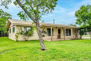 985 N Chambers St, Giddings, TX 78942 - Photo 3