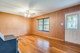 985 N Chambers St, Giddings, TX 78942 - Photo 11