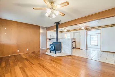 985 N Chambers Street, Giddings, TX 78942 - Photo 9