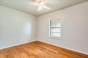 985 N Chambers St, Giddings, TX 78942 - Photo 25