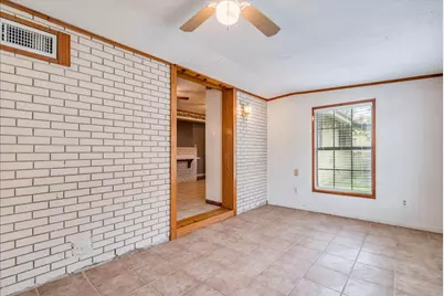 985 N Chambers Street, Giddings, TX 78942 - Photo 17