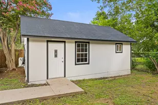 707 W 7th St, Taylor, TX 76574 - Photo 31