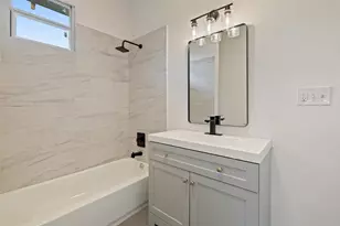 707 W 7th St, Taylor, TX 76574 - Photo 25