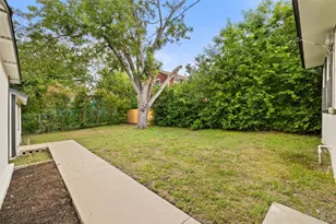 707 W 7th St, Taylor, TX 76574 - Photo 29