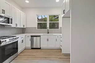 707 W 7th St, Taylor, TX 76574 - Photo 17