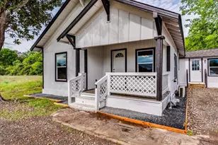 112 Gazley St, Smithville, TX 78957 - Photo 5