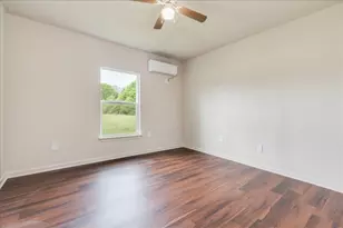 112 Gazley St, Smithville, TX 78957 - Photo 15