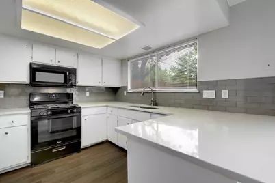 5905 Hidden Valley Trail, Austin, TX 78744 - Photo 9