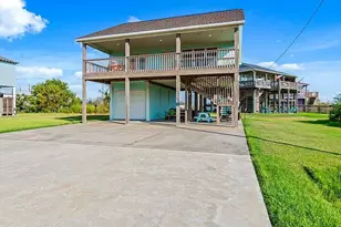 157 Verdia Dr, Crystal Beach, TX 77650 - Photo 3