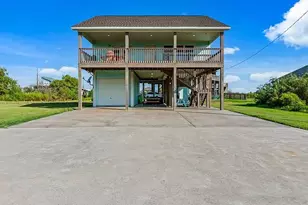 157 Verdia Dr, Crystal Beach, TX 77650 - Photo 3