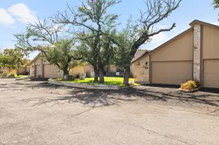 28 Oaks Pl, Lago Vista, TX 78645 - Photo 3