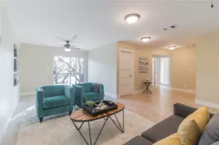 25203 Lakeview Dr, Spicewood, TX 78669 - Photo 7